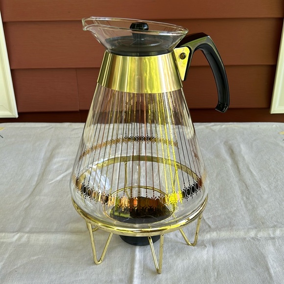 Vintage Pyrex carafe with lid 7” with 3” sterno stand all markings are in euc. - Picture 1 of 17